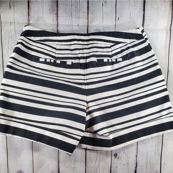 🔹️Apt 9 Black & White Stripe Cuffed Shorts Size 4 - Picture 2 of 10